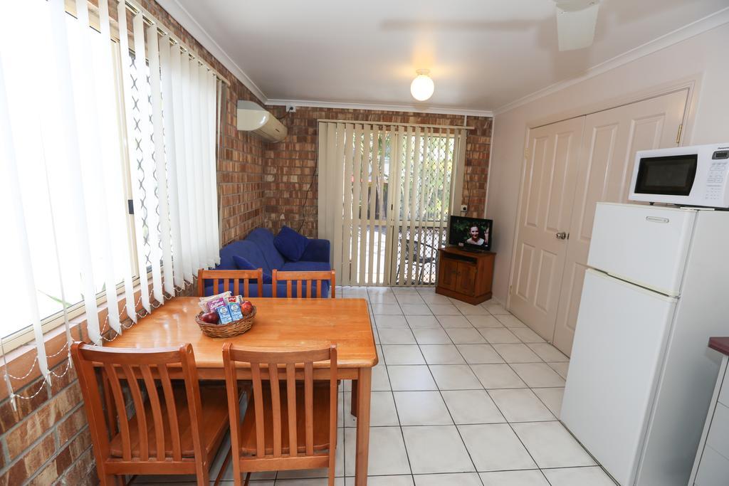 Central Studio Accommodation Gladstone Kamer foto